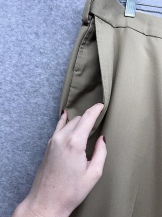 Hagger Mens Khakis Size 36x30 Classic Fit Beige Buttons Belt Loops Vietnam - Picture 3 of 11